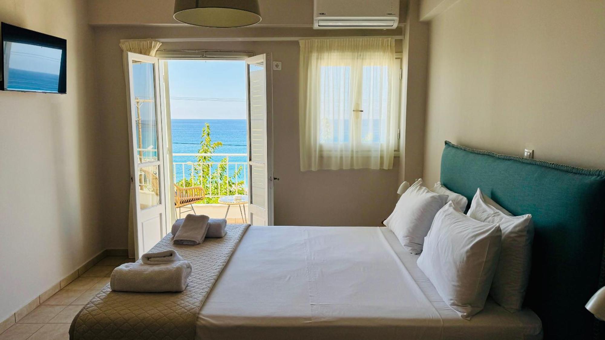 Monato Luxury Apartments Ayios Nikitas Ngoại thất bức ảnh