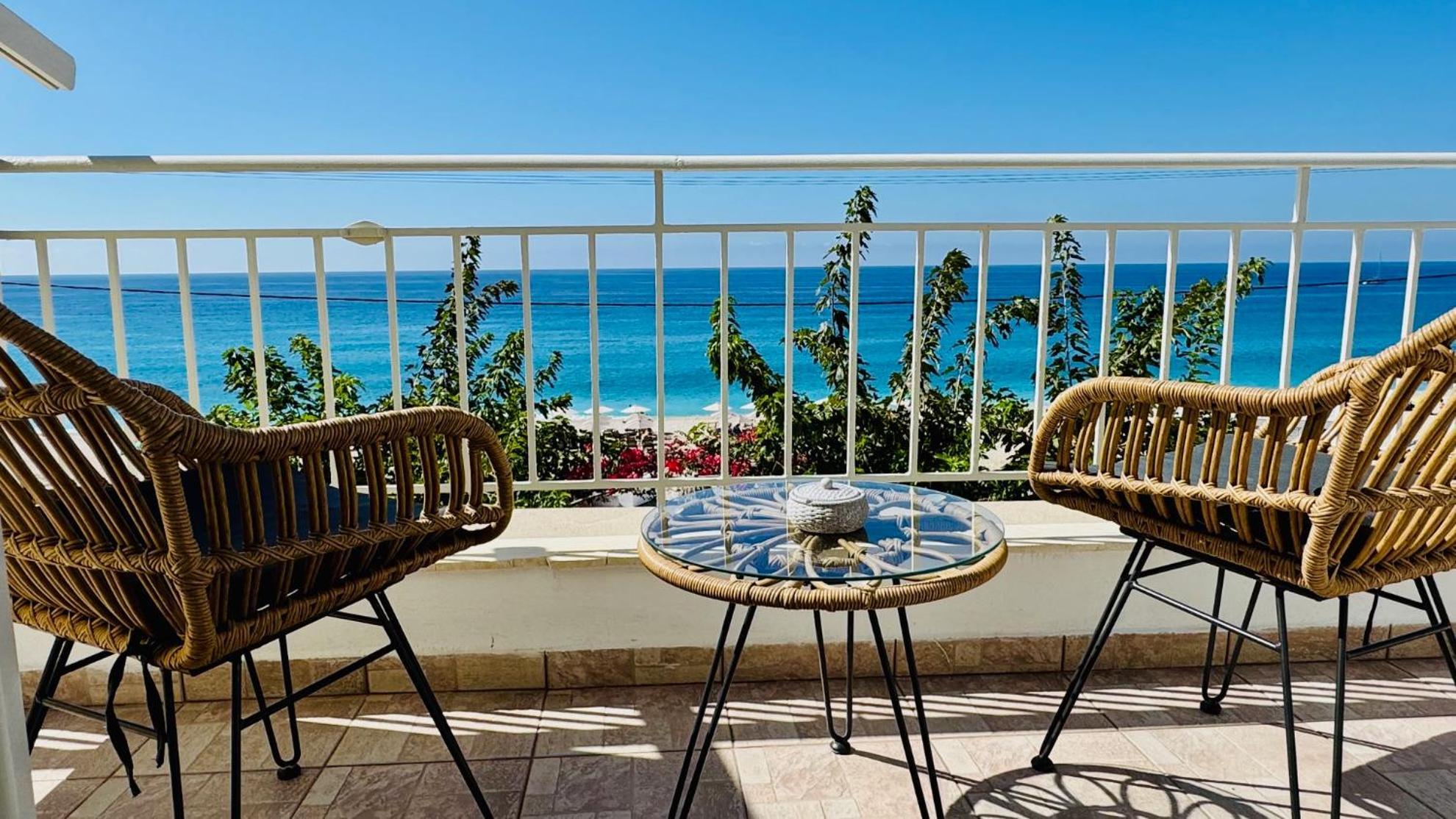 Monato Luxury Apartments Ayios Nikitas Ngoại thất bức ảnh